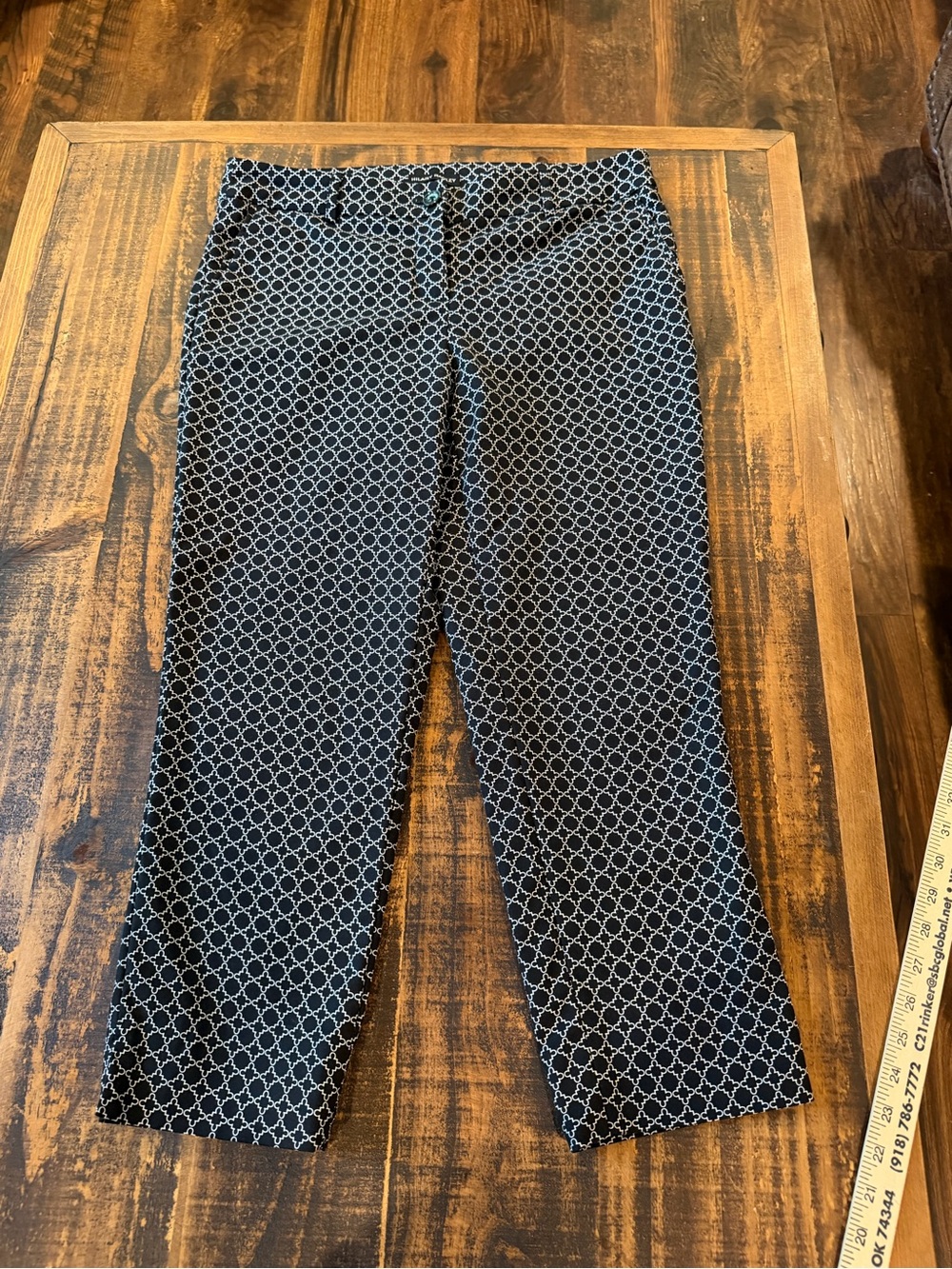 Hilary Radley Navy & White Circular Print Capri Pants